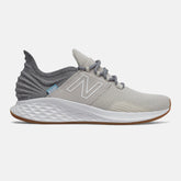 Moonbeam/Light Aluminum Fresh Foam Roav Tee Shirt / New Balance Women