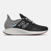 Black/Light Aluminum Fresh Foam Roav Tee Shirt / New Balance Women