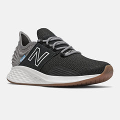 Black/Light Aluminum Fresh Foam Roav Tee Shirt / New Balance Women