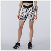 Black/White Relentless Printed Fitted Short / New Balance Women