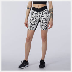 Black/White Relentless Printed Fitted Short / New Balance Women