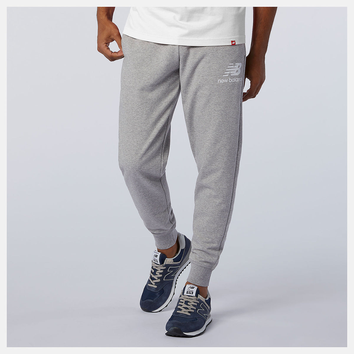 Athletic Grey Essentials Stacked Logo Sweatpant / New Balance Men