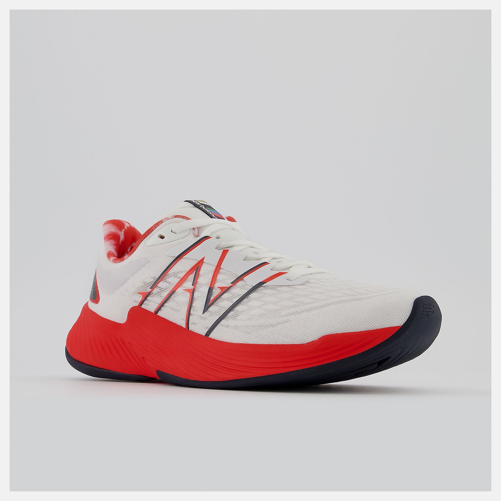 White/Eclipse FuelCell Prism v2 / New Balance Women