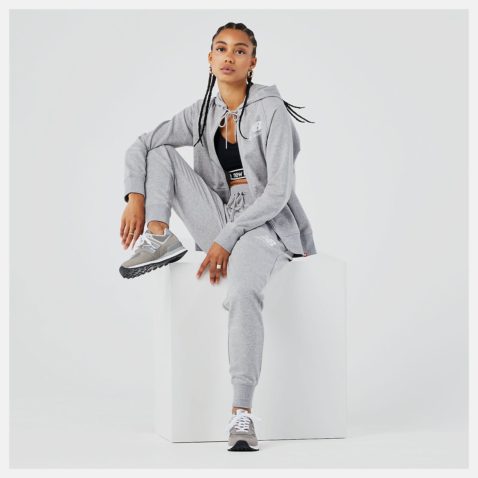 Athletic Grey Essentials FZ Hoodie / New Balance Women