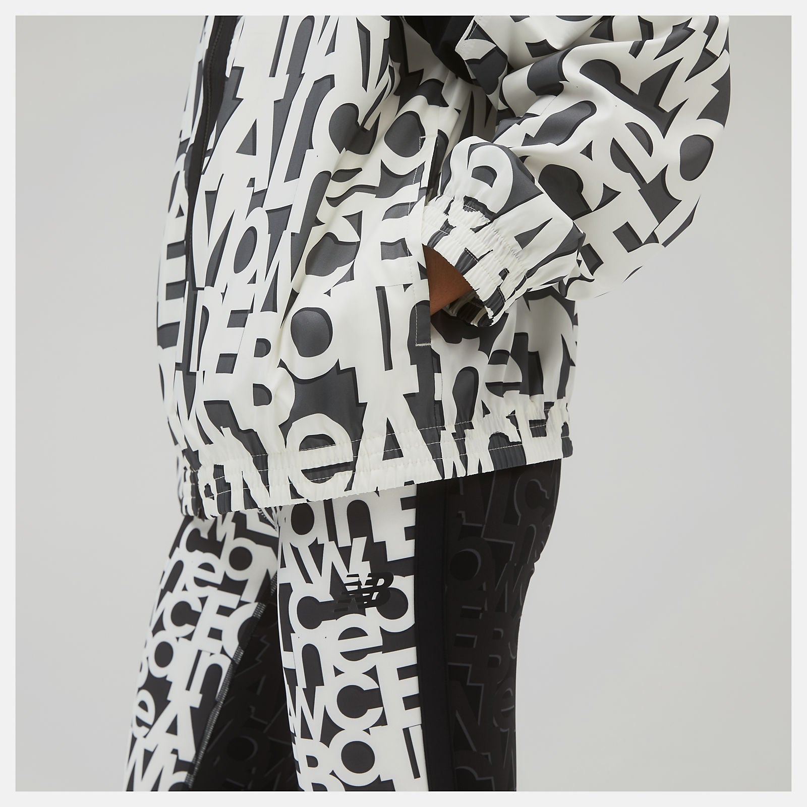 White Relentless Printed Woven Jacket / New Balance Women