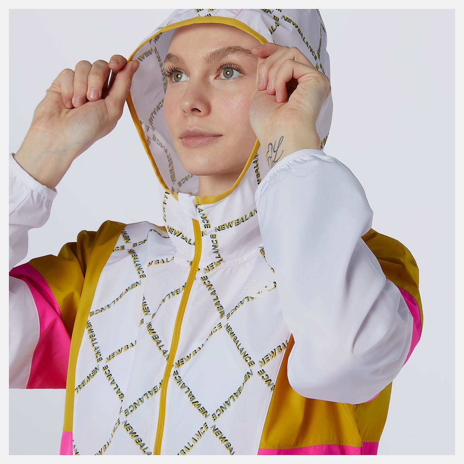 Gold Printed Fast Flight Jacket / New Balance Women