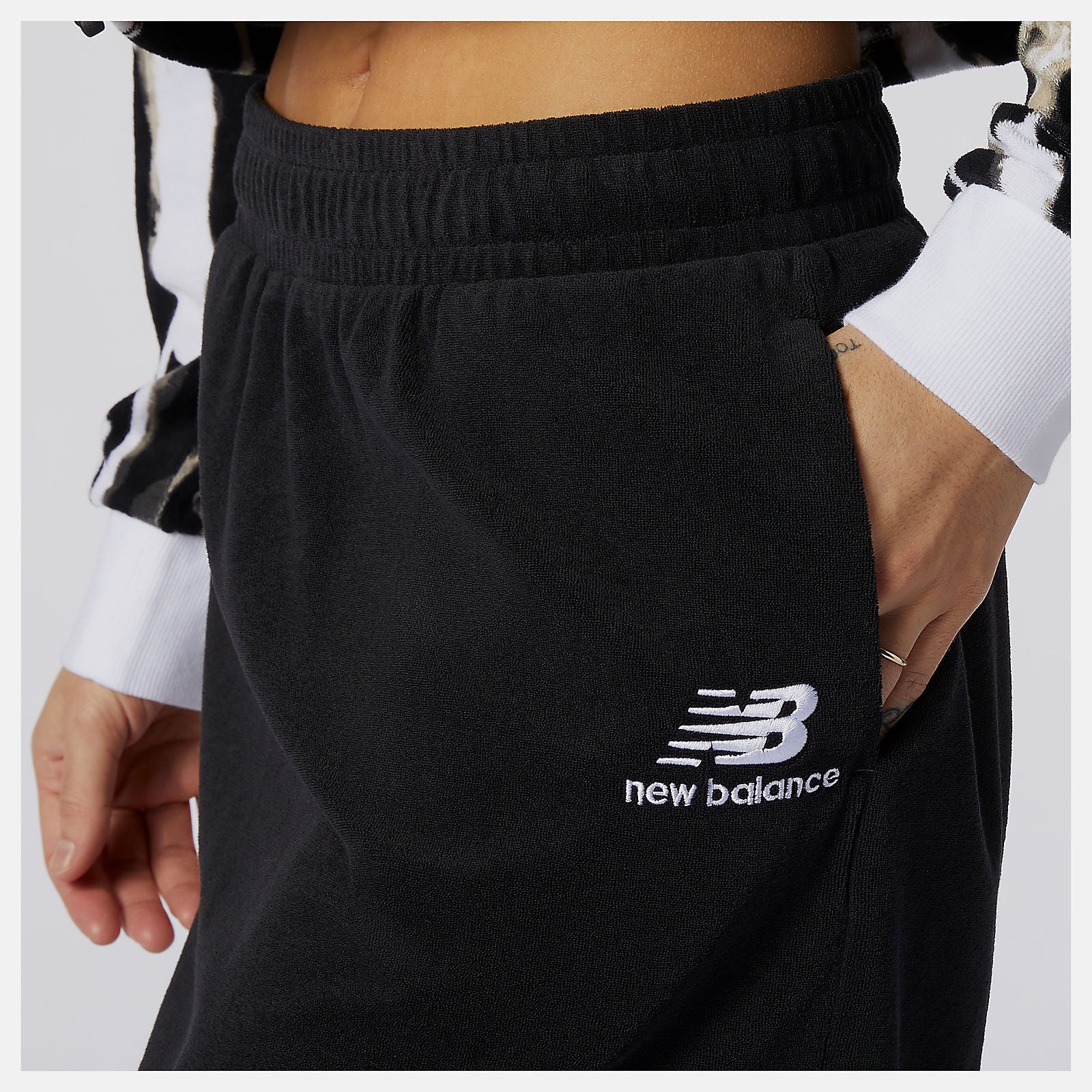 Black NB Athletics Collide Terry Skirt / New Balance Women