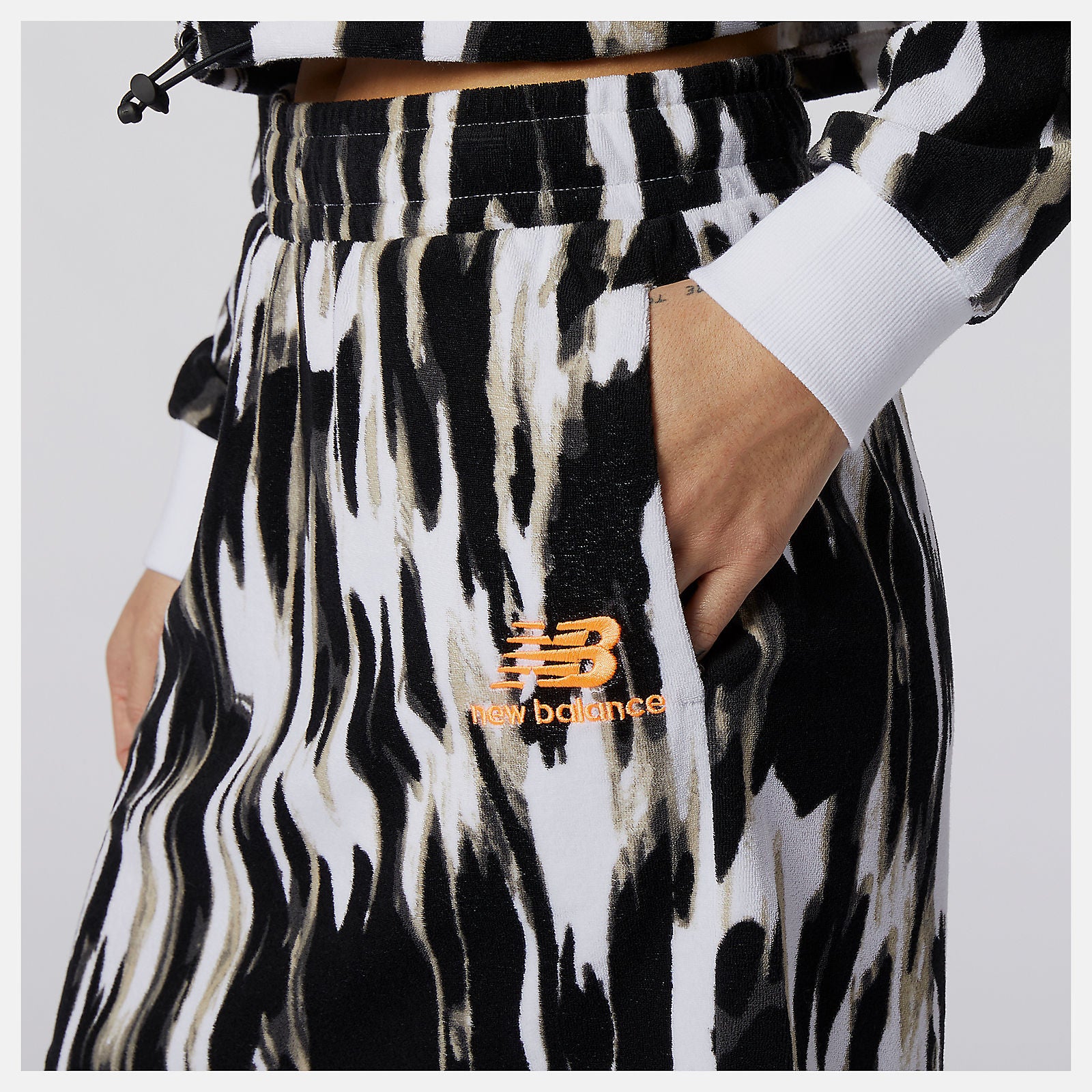 White NB Athletics Collide Printed Terry Skirt / New Balance Women