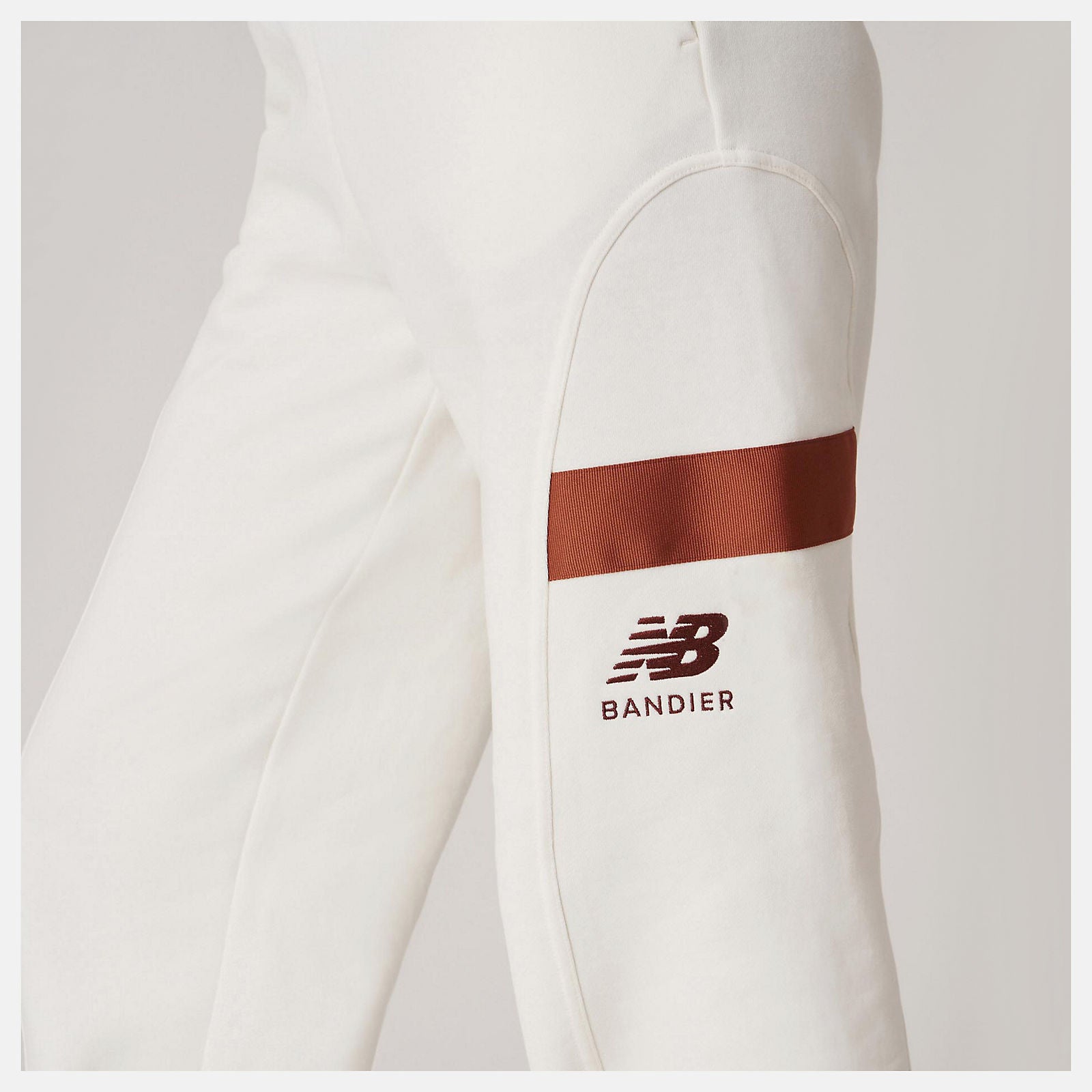 Sea Salt Bandier Fleece Jogger / New Balance Women