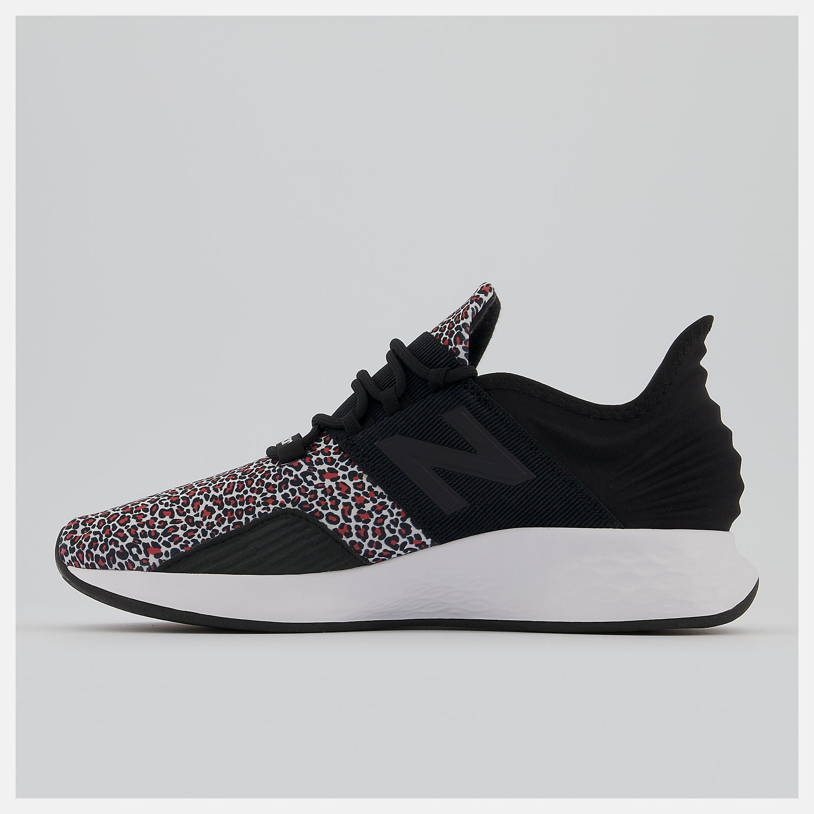 Black/Vivid Coral Fresh Foam Roav / New Balance Women