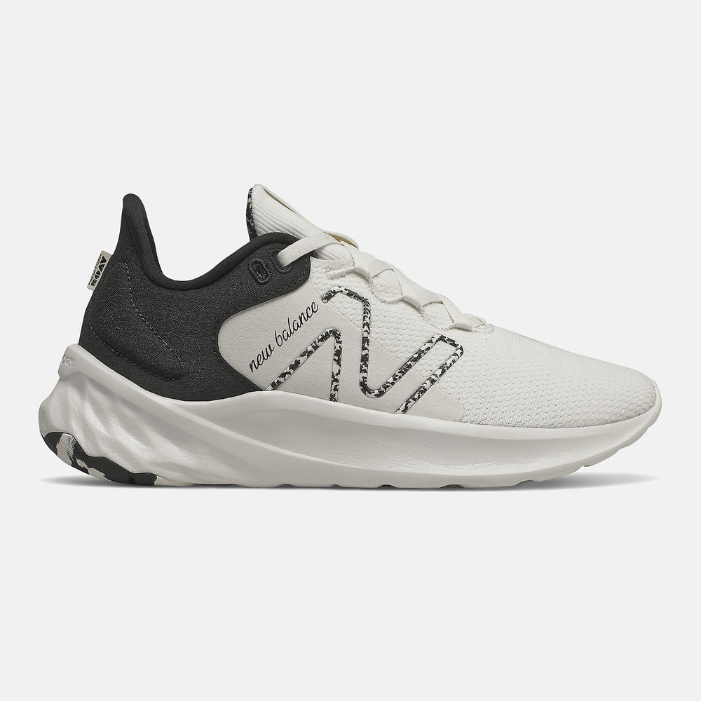 Sea Salt/White WROAVV2 / New Balance Women