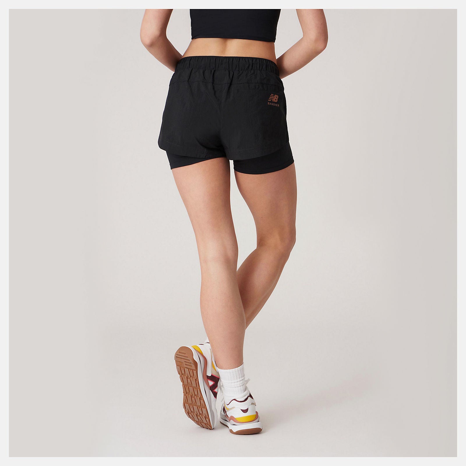 Black Bandier Woven tech Short / New Balance Women