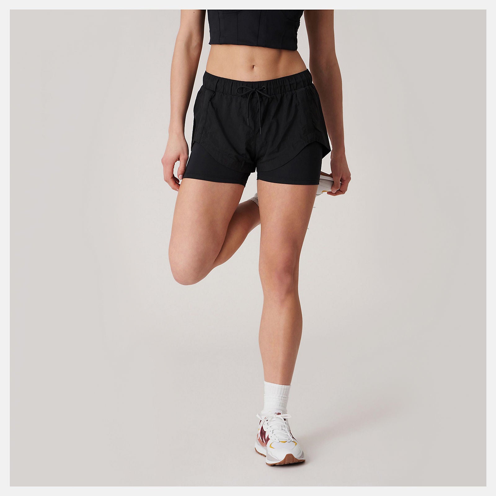 Black Bandier Woven tech Short / New Balance Women