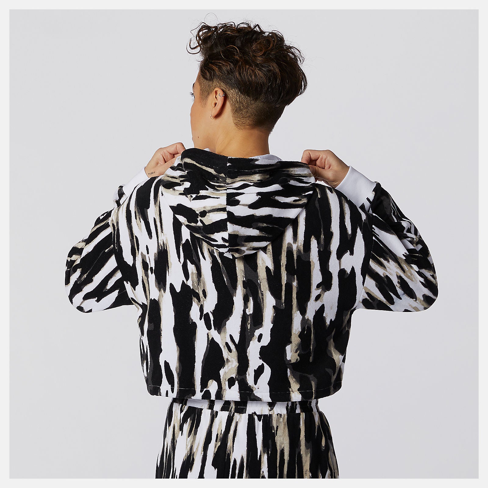 White Print NB Athletics Collide Printed Terry Hoodie / New Balance Women